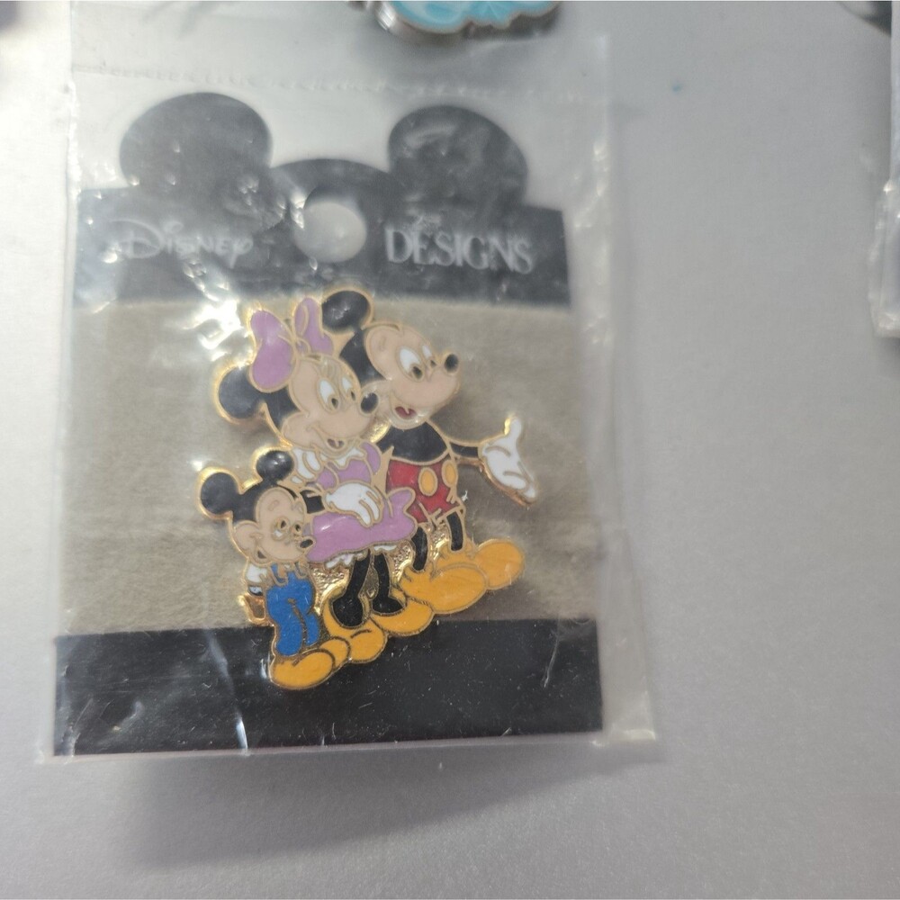 Disney   Mickey & Minnie  Cast Group Insurance Incentive Pin